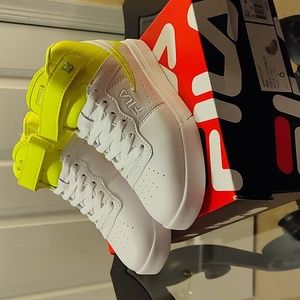 Fila Vulc Harlay Women's sz 6 White/ Fluorescent green